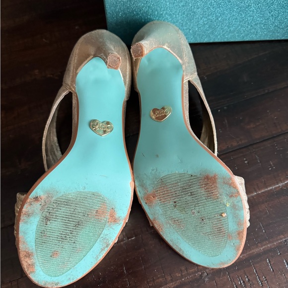 Betsy Johnson Gold Heels - Size 10 - Picture 5 of 5